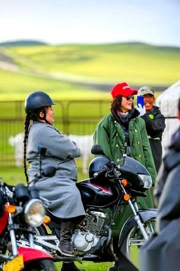 “媳妇胖胖的，家里旺旺的。”绝了。我跟你说，蒙古姑娘这句话，直接把我看愣了。