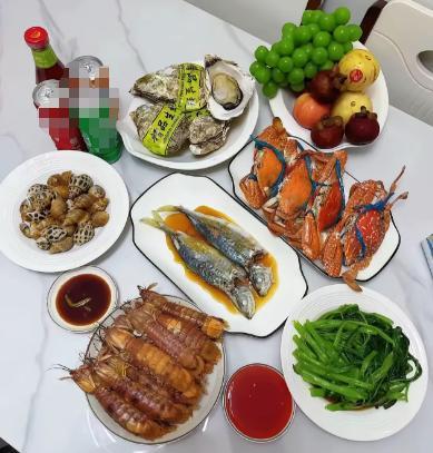 假期餐桌上最丰盛的，往往是哪类人家？答案可能出乎你的意料——恰恰是咱普通老百姓。