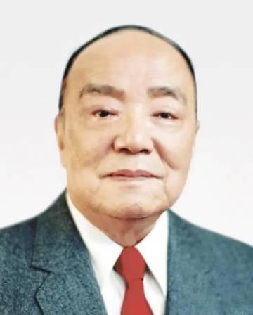 1987年，国家军委副主席杨尚昆坐专机飞到法国，刚落地巴黎，第二天就发现个大问题