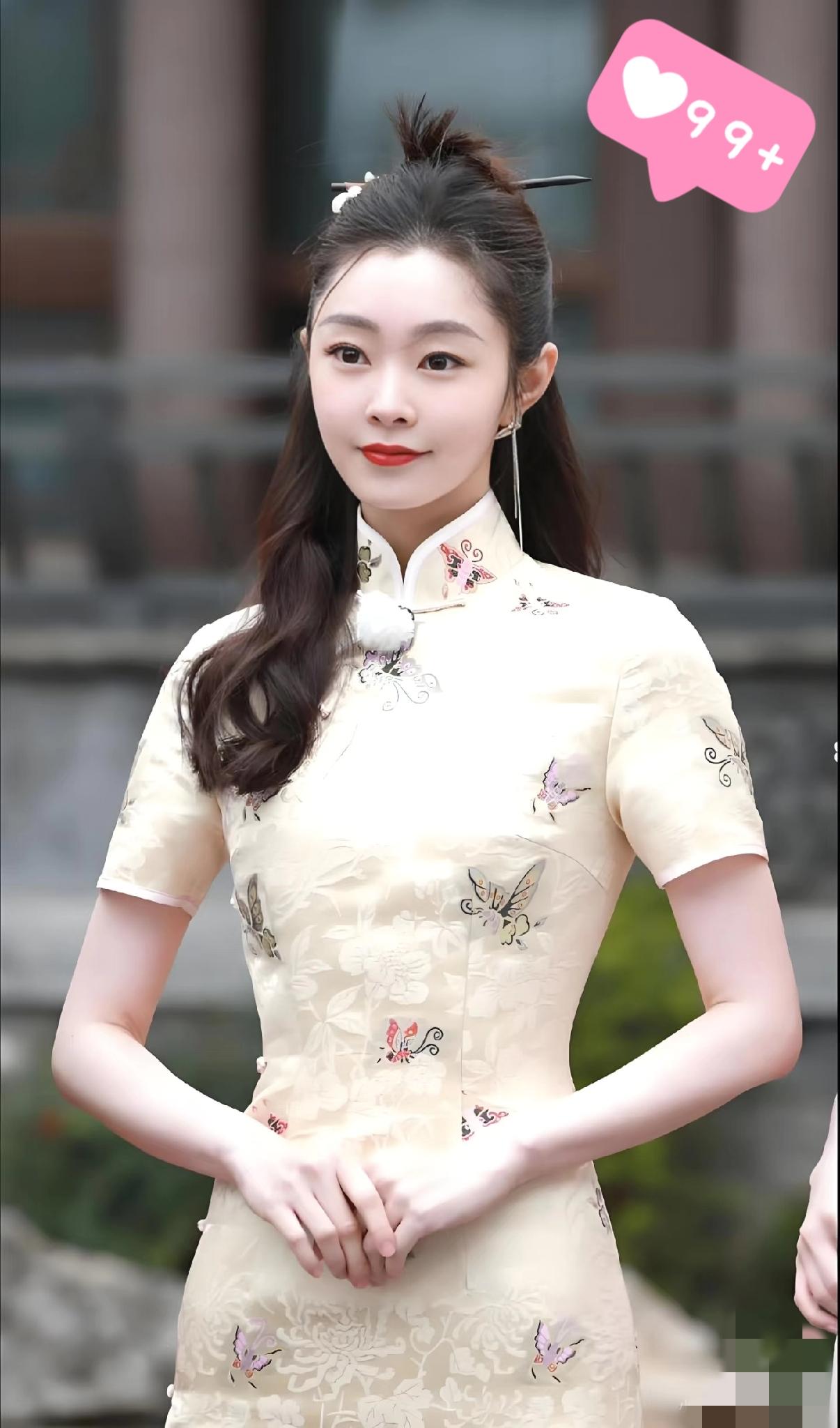 都说资本大佬喜欢宋轶，真不是冲她的脸或演技，是她这股把自己摸得透透的清醒，圈