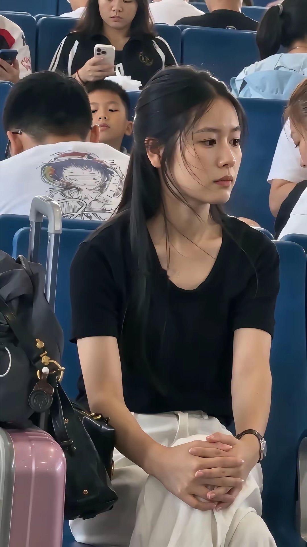 全网都在找这个女孩这个女孩就是那种看一眼就能喜欢上的女孩