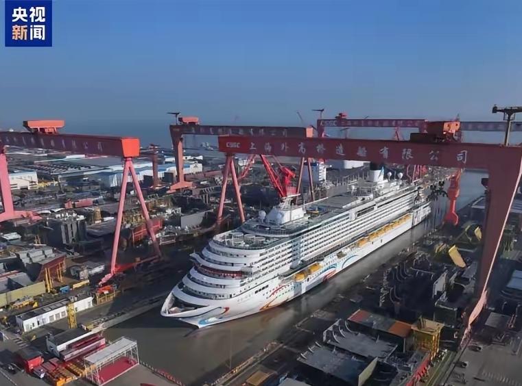 就在3月14日上午，广州南沙造船基地，第二艘国产大型邮轮“爱达·花城号”完成坞内