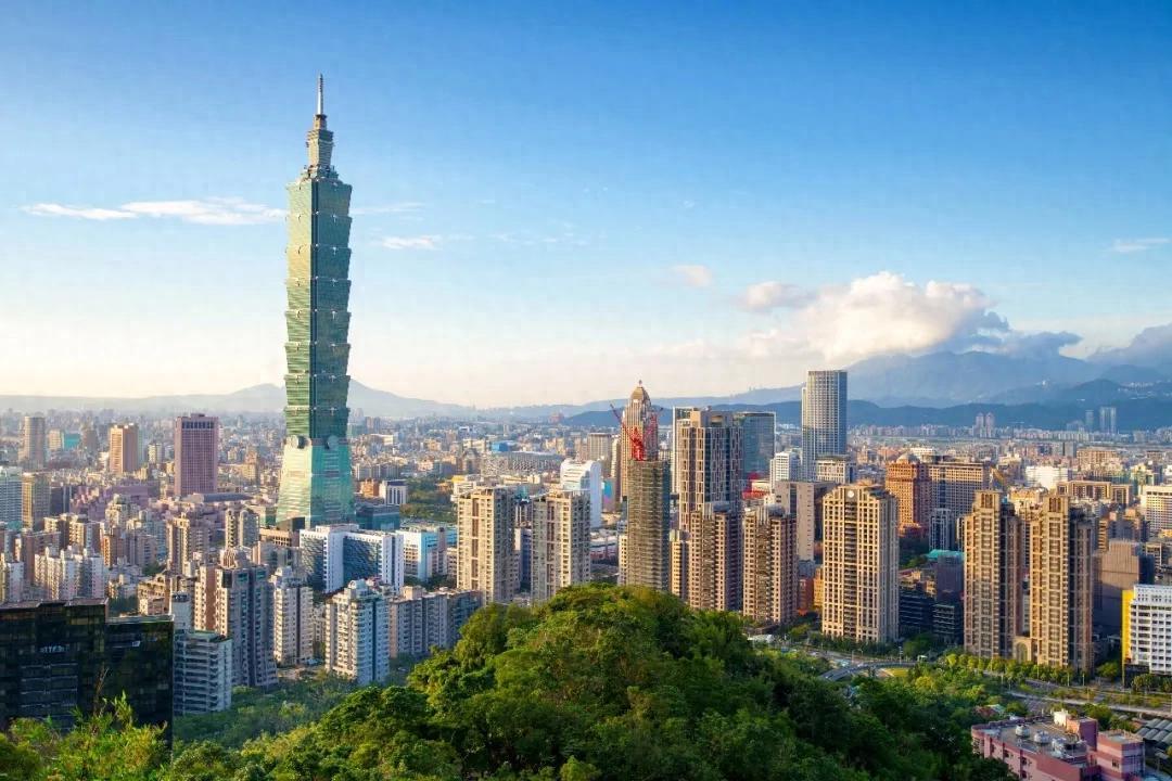 据中国外交部官网10月12日消息，决定对巴拉圭通信和技术部长比利亚特、伯利兹外交