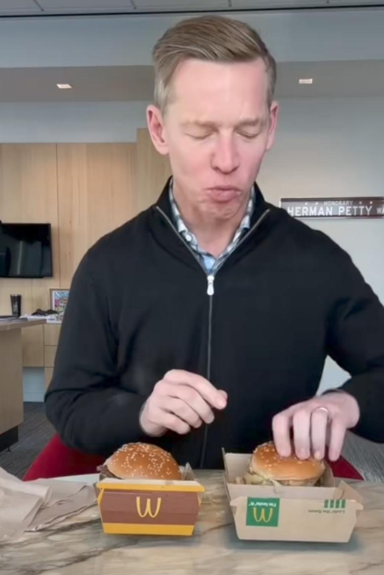 外国网友们的二创，比我们更加犀利有趣！麦当劳CEO克里斯两年前的视频都被扒了