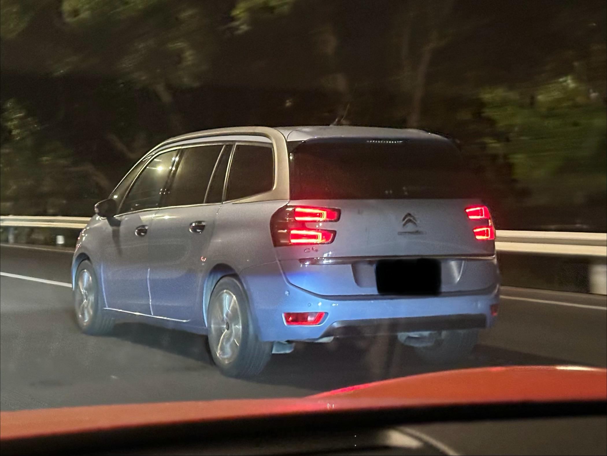 这个车还挺冷门的，雪铁龙C4大毕加索，2015年要21万起售。感觉现在