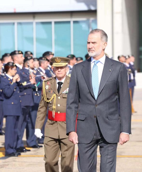 西班牙国王费利佩启程访华仪式感满满！11月9日费利佩国王从马德里巴拉哈斯机场乘坐