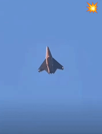 昨天，沉默了一段时间的北六又现身。没有空速管，感觉是故意降低高度让外界看到他的进