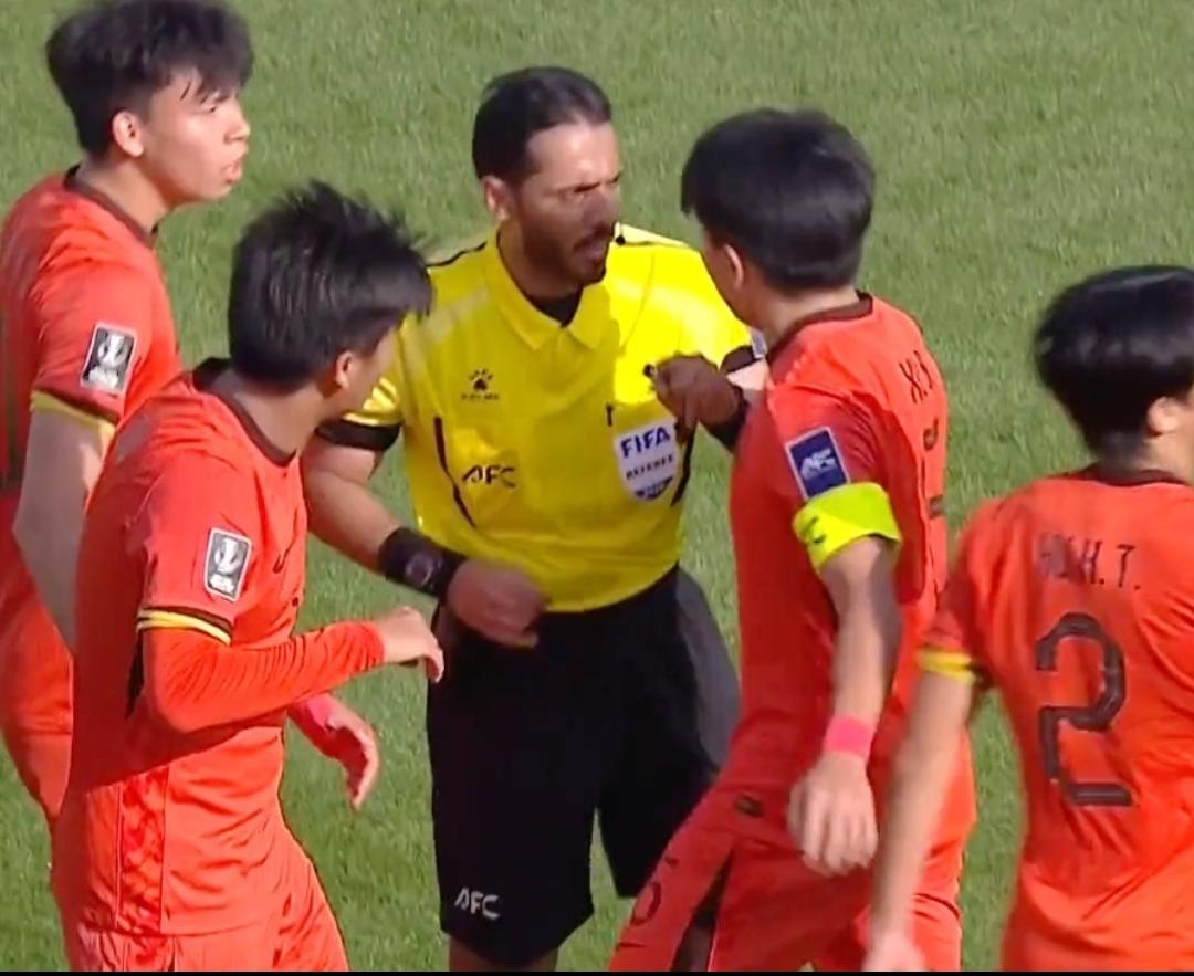 U23亚洲杯，国足和泰国队比赛的这个裁判有点偏啊！央视解说员：不满意，判罚有待