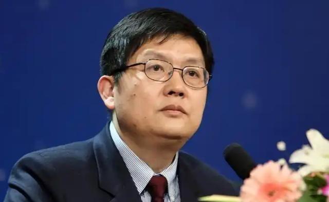 中国政府呼吁谨慎前往日本，然而复旦大学的冯玮却在此时，高调推荐中国学生去日本，并