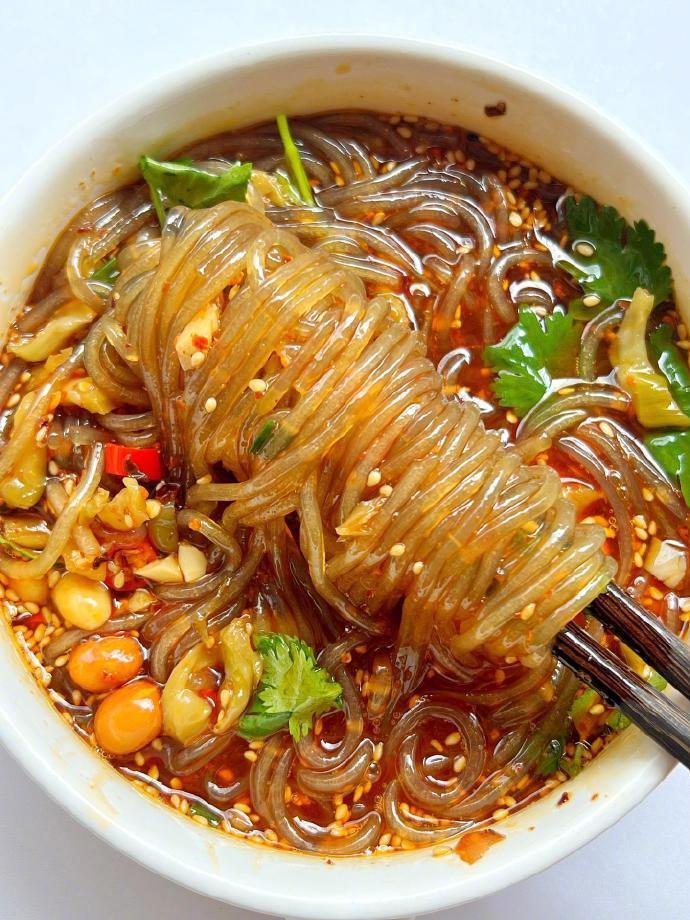 破防了！真想拿这个配方出摊！自制酸辣粉！酸辣过瘾~