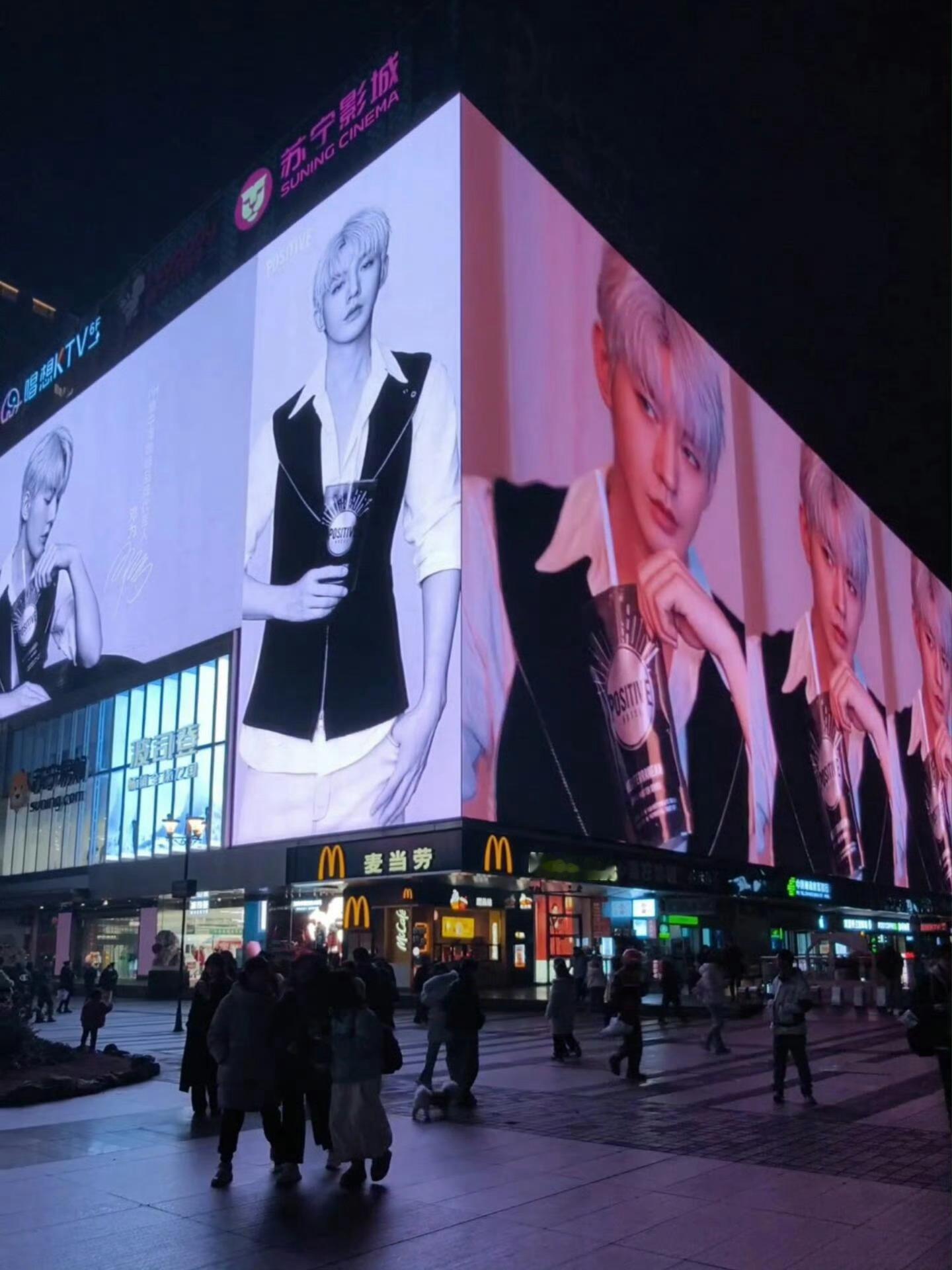 传下去都来看68W亚洲第一巨屏！！！来看什么是真正的巨屏冲击力！！！邓为的排面