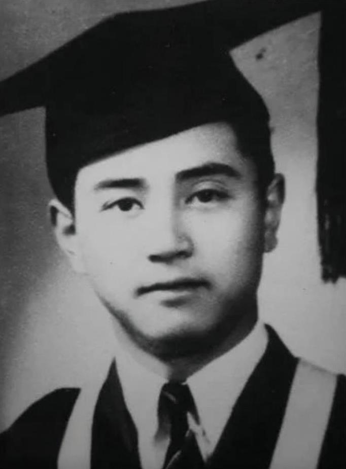 1948年，一名地下党被捕，哥哥专门从香港飞回重庆营救，给特务送上一张空白支票：