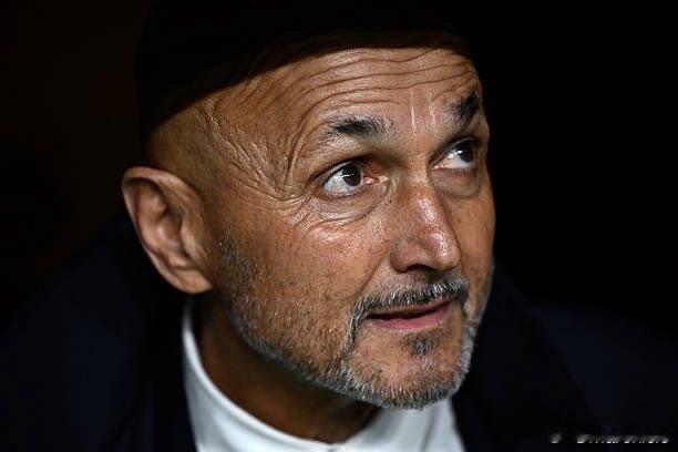 都灵体育报：尽管二月尤文图斯经历了一段艰难时期，但他们的计划依然明确：坚定支持斯