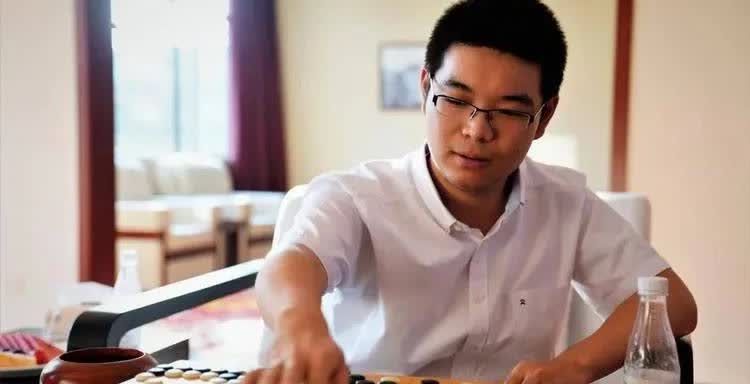 棋圣战十六强焦点战！今日，中国洛阳围棋棋圣战十六强战再燃战火！近期状态火