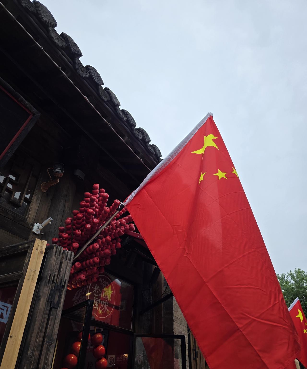 10月4日上午，带女儿一家游览了一个古城……这里叫明水古城。两年前我带母亲、妹