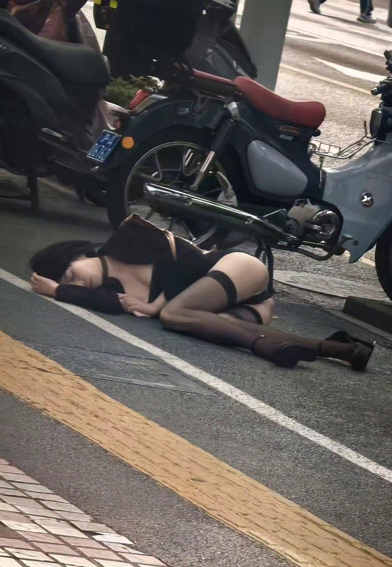 所以，女生要学会保护自己，晚上不要自己一个人出门喝酒。这也就是在法治健全中国