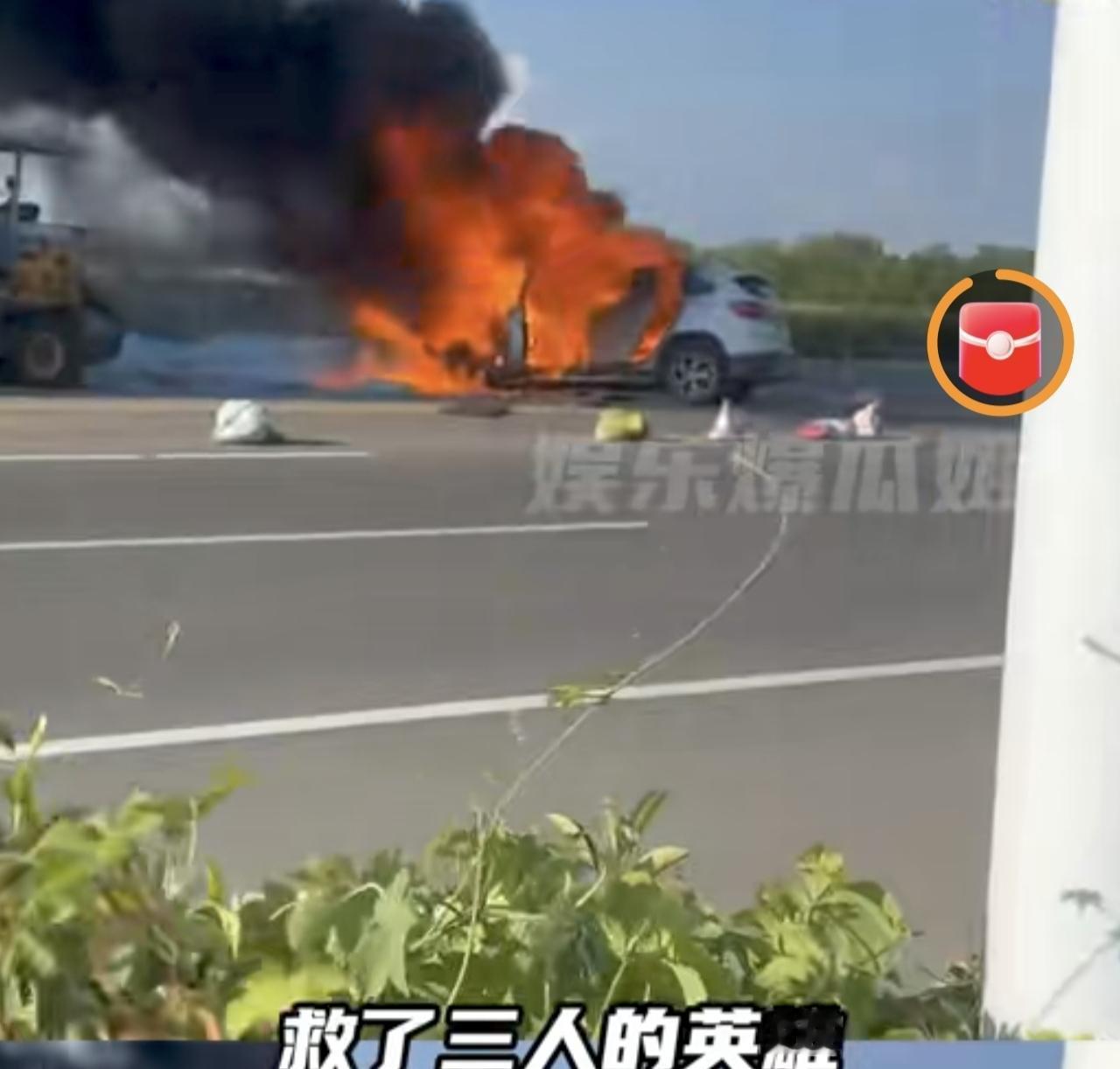 “谎话说多了，连自己都信了！”云南文山，一男子开货车，因违章倒车，把一网约车撞起