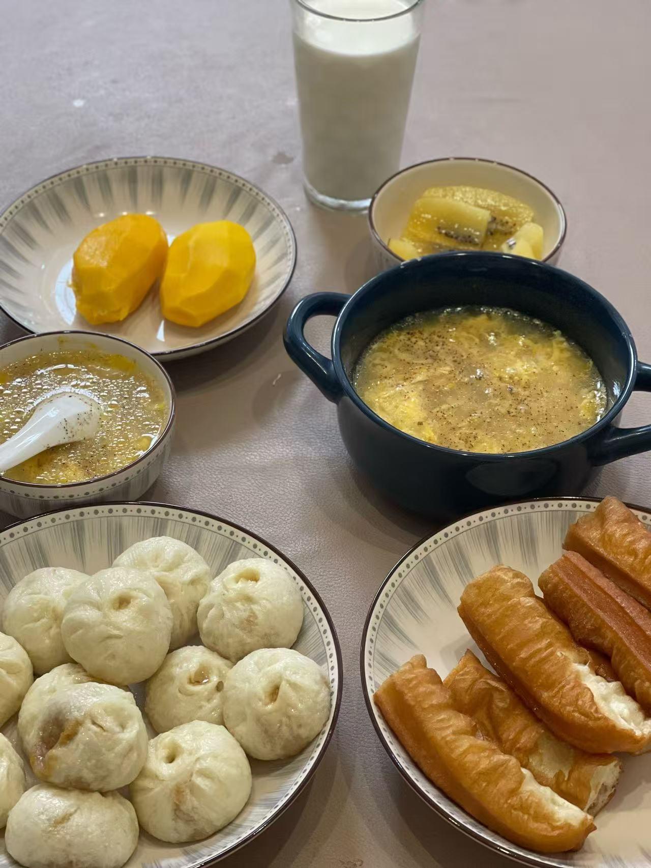 儿媳妇天天睡到大中午，饭喊破嘴都不吃。真心问一句，要是你们当婆婆，能不生气吗