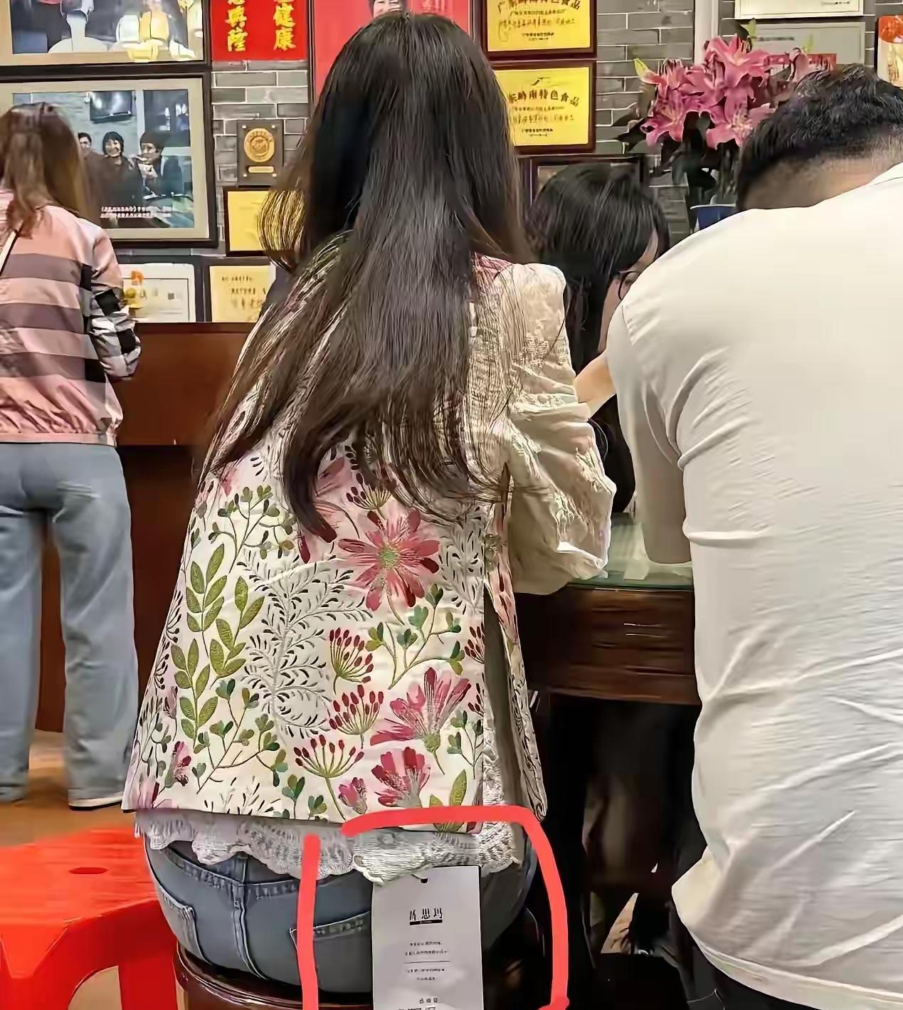 不懂就问为何这种现象越来越多？可能我们网上买的衣物都被别人穿过