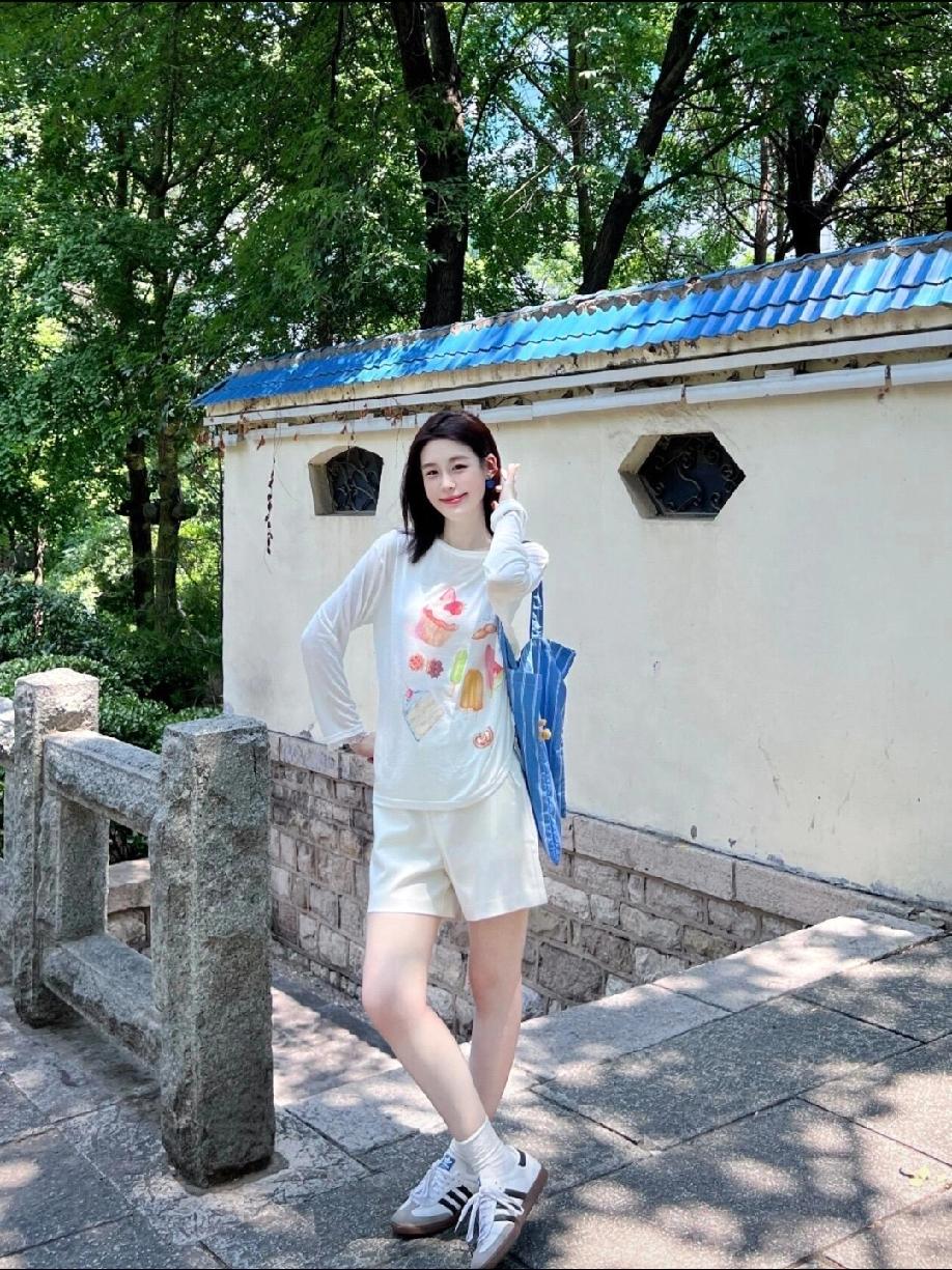 甜美阳光的美女姐姐温柔治愈款美女自然清雅美女好看哒小姐姐自然纯真的美女什