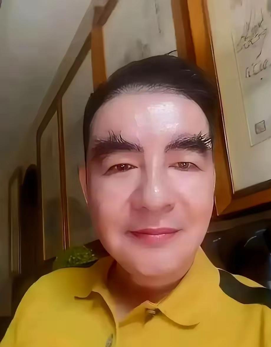 58岁的陈光标，看上去比实际年龄老了10岁。这10年，刻在了汶川的废墟里，刻在