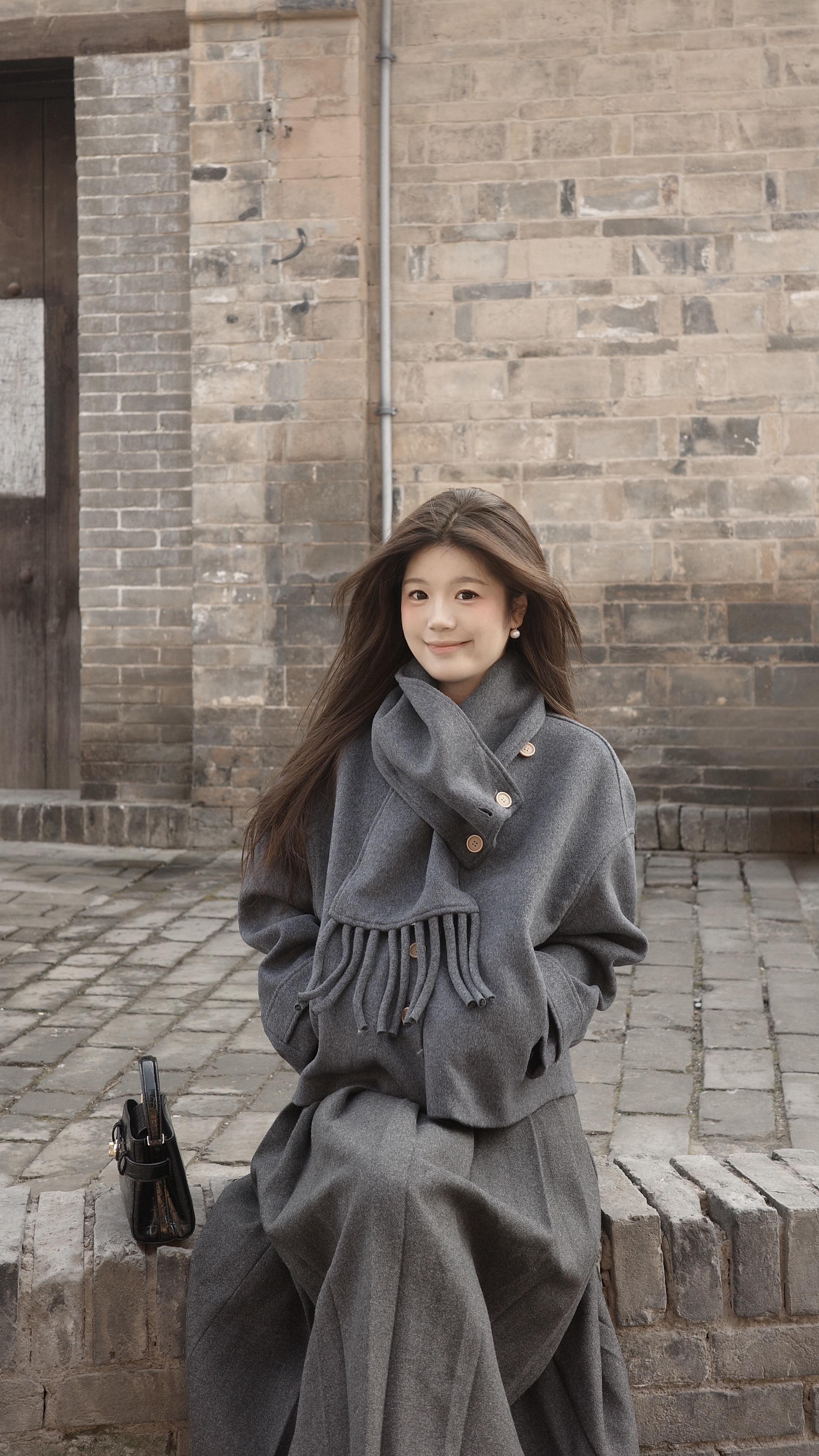 透过手指间看着天 我又回到那老街