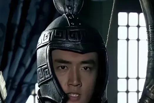 他是刘邦最狠的孙子刘章，为了将吕氏家族彻底铲除，竟然派人将妻子和丈母娘活活斩杀