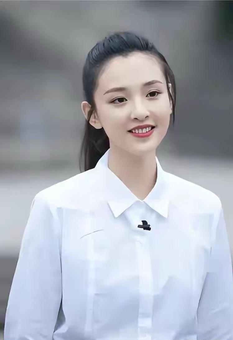 吴倩张雨剑疑复合！有网友芬兰偶遇一家三口甜蜜同游，6岁女儿亲昵亲吻张雨剑脸颊，画