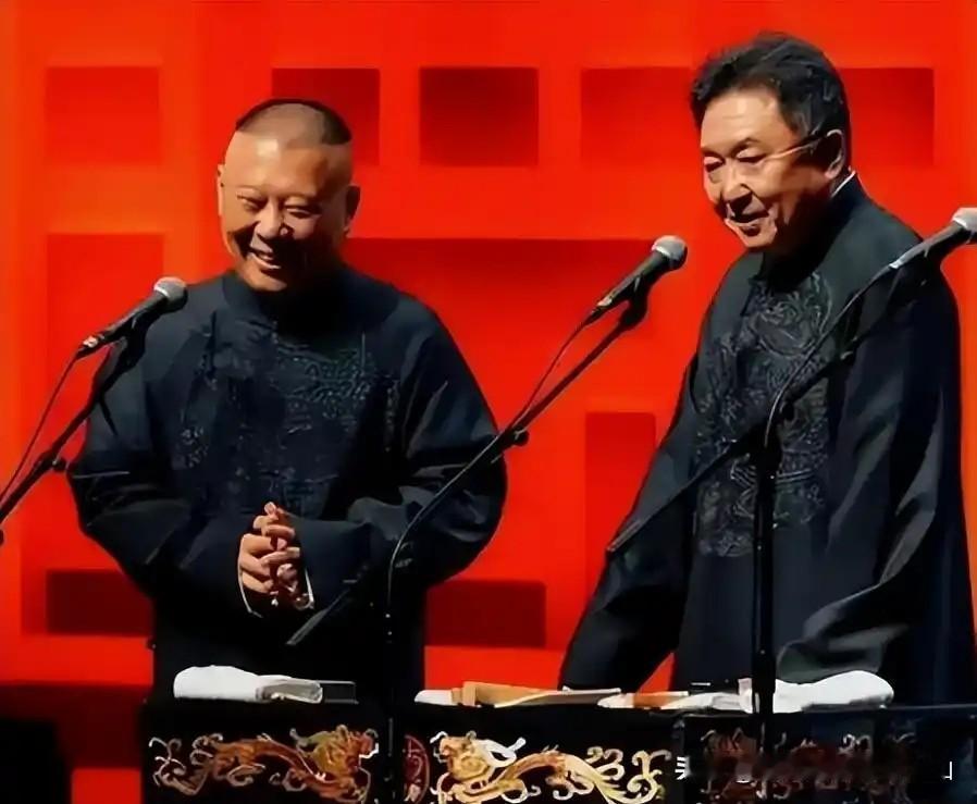 相声谱系明明是平辈，于谦为何管李金斗叫斗叔？相声圈辈分和人情两码事！于谦这点比郭