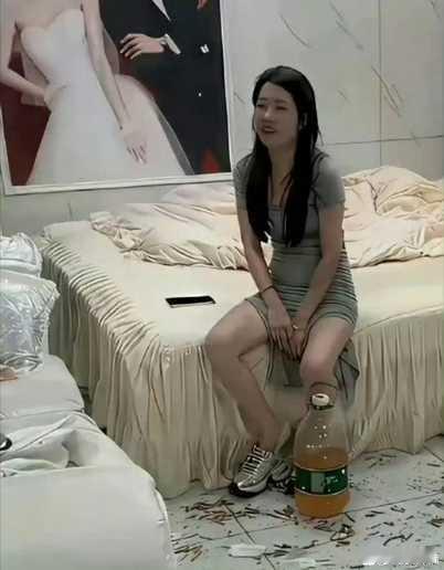 不怪新娘一脸无奈，换谁都一样！