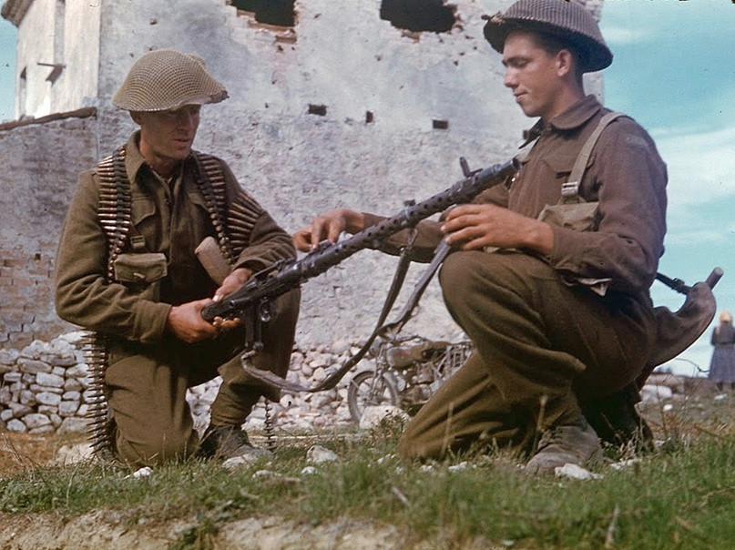 二战中的1944年，意大利的加拿大士兵。