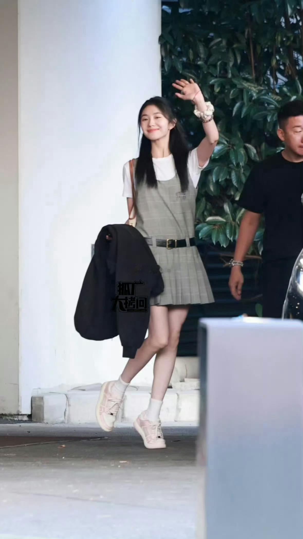 不知道什么是少女感的时候，看看刘浩存这个神垫脚​​​​