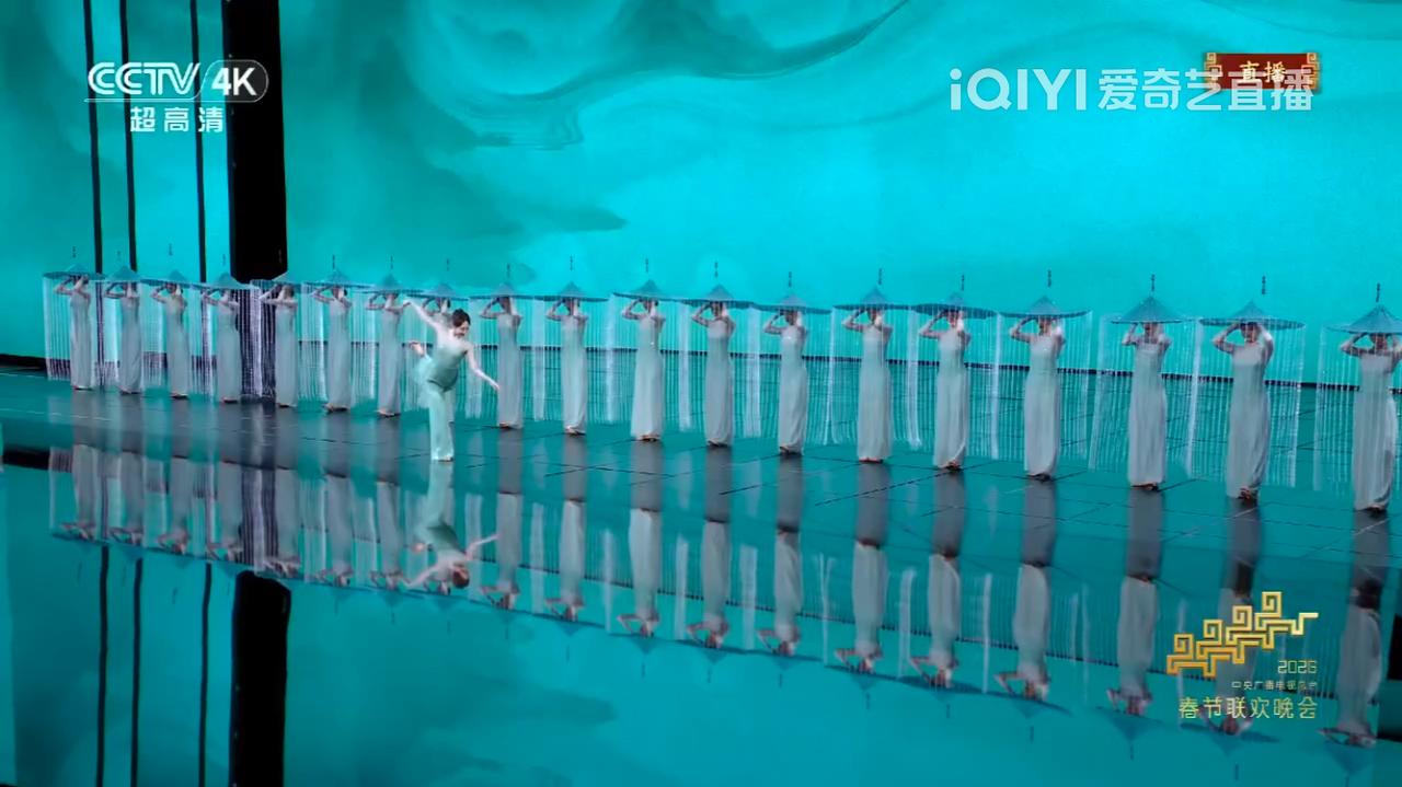 镜头再不出来沈腾都快吃饱了，哭哭得往里头炫，开心麻花好多人都上了春晚，沈腾不演小