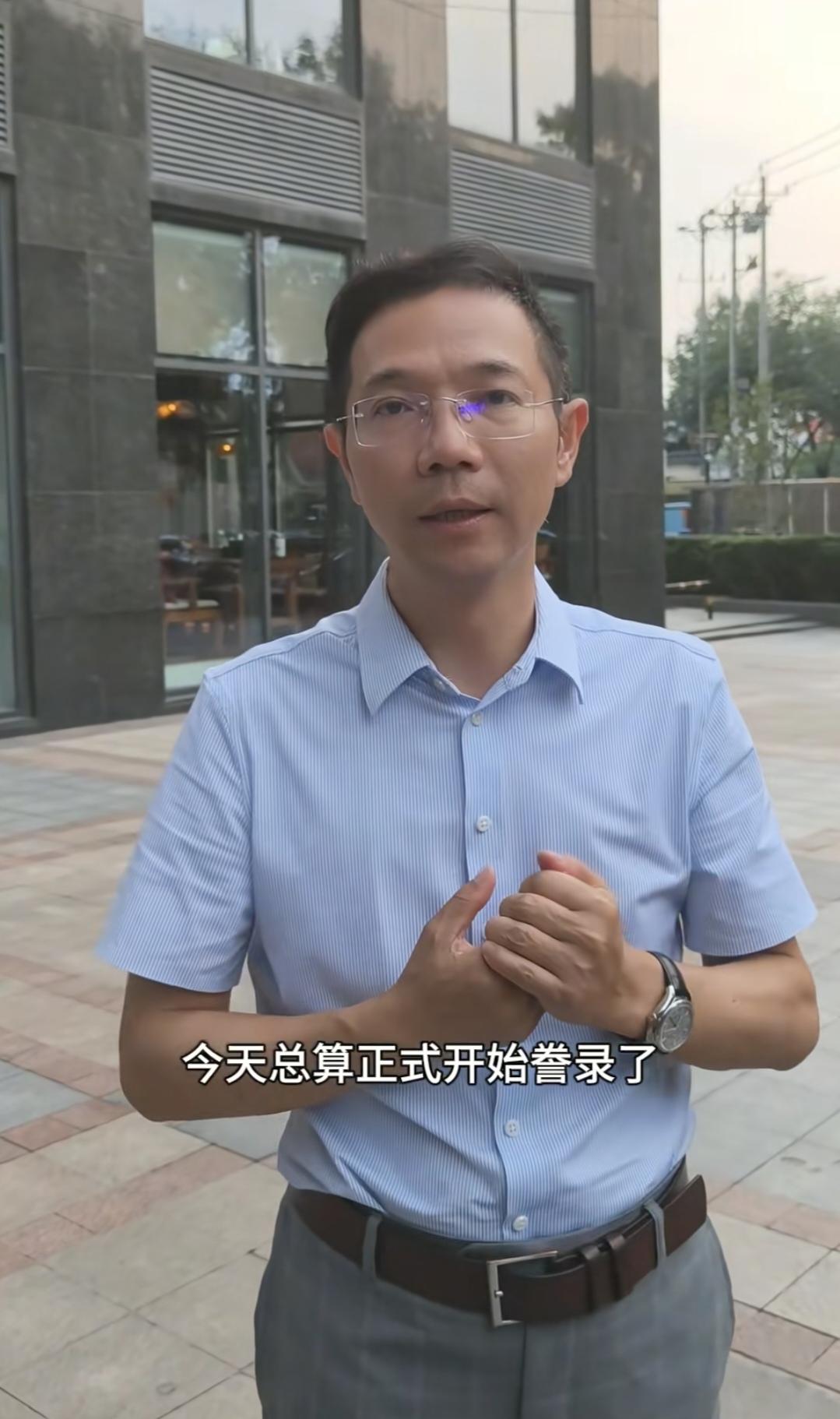 李律太拼了，太令人感动了！今天李律在工作中遇到设备限制，无法使用语音识