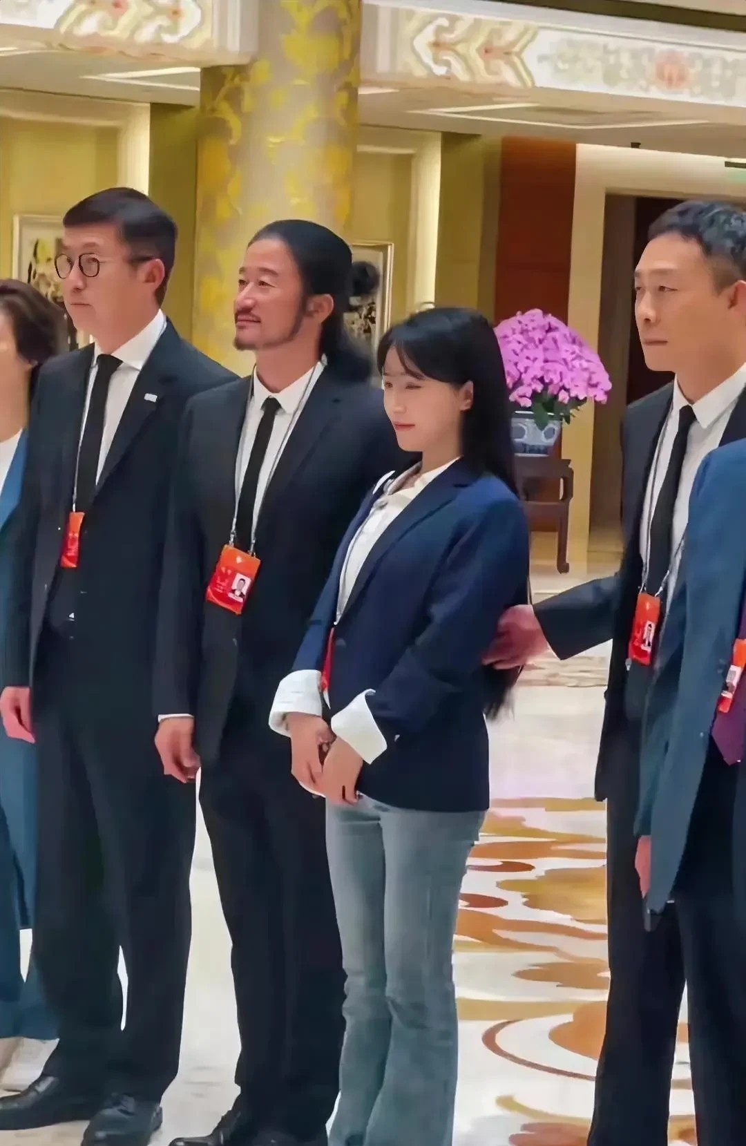 李子柒啊李子柒，你要我说什么好虽然你当网红厉害，但是在正式场合上，你是一