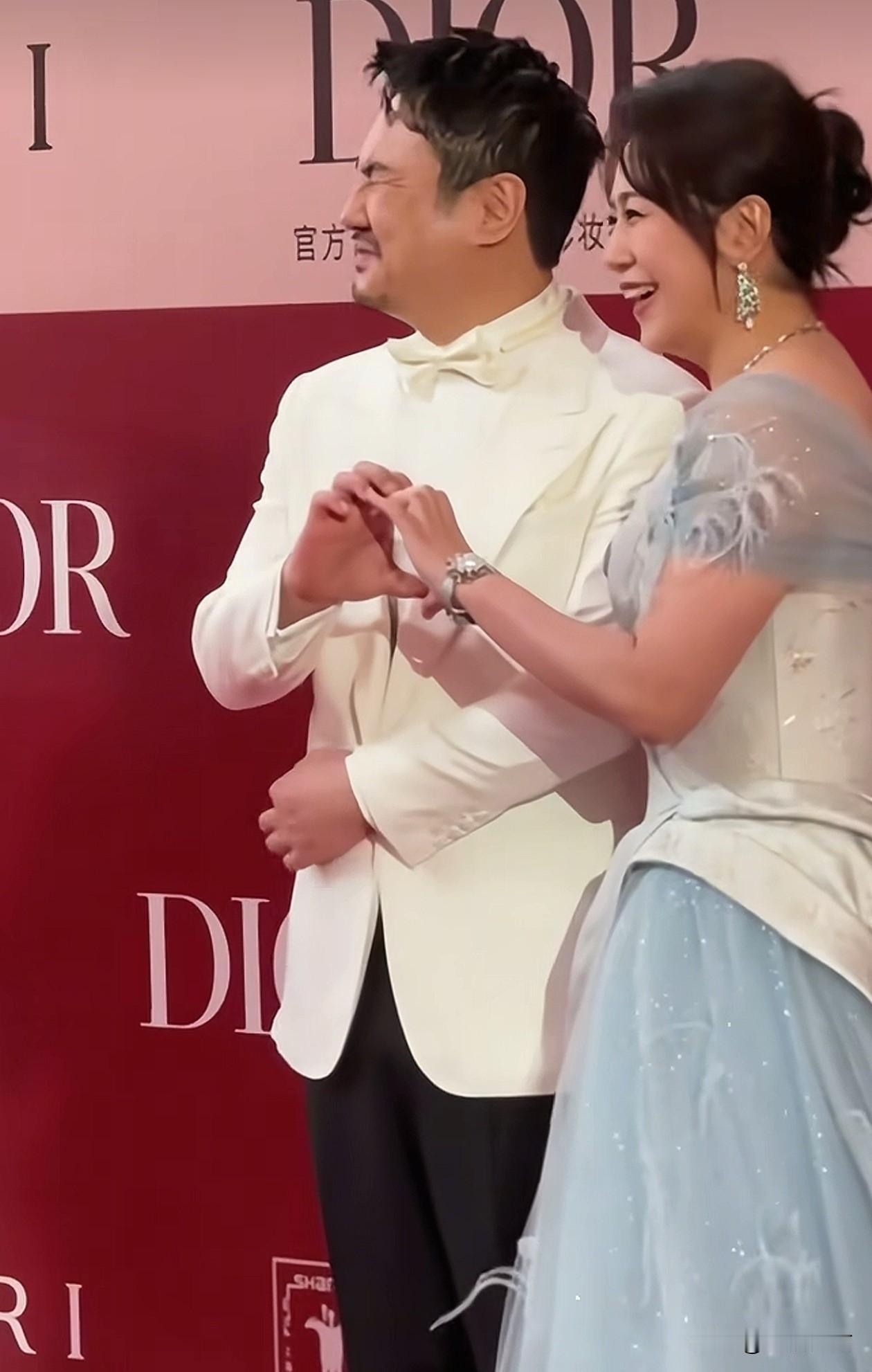 马丽：“从此我们不再是可以谈天说爱的关系了。”如果你问马丽她最好的朋友是谁，