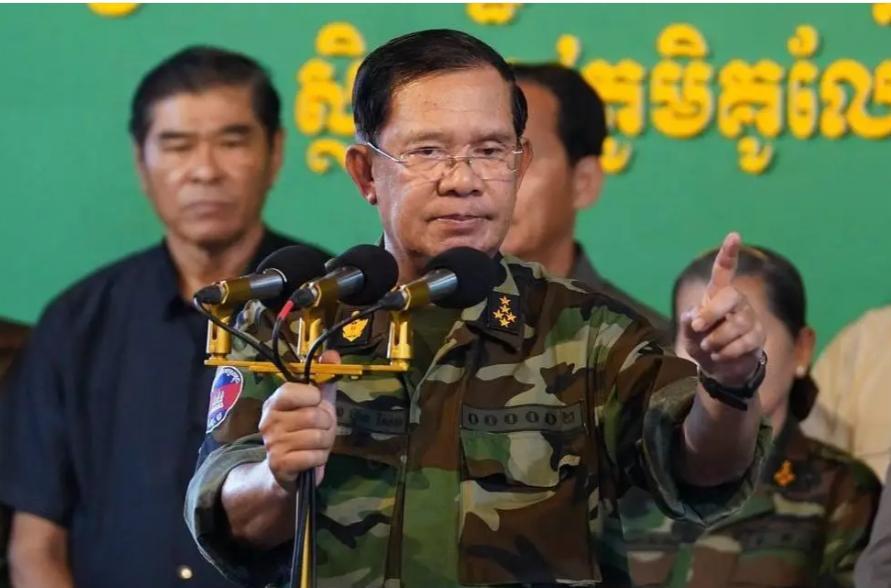 洪森之所以敢对他信家族指手画脚，敢对他信家族的人员，进行攻击，是因为洪森有足够实