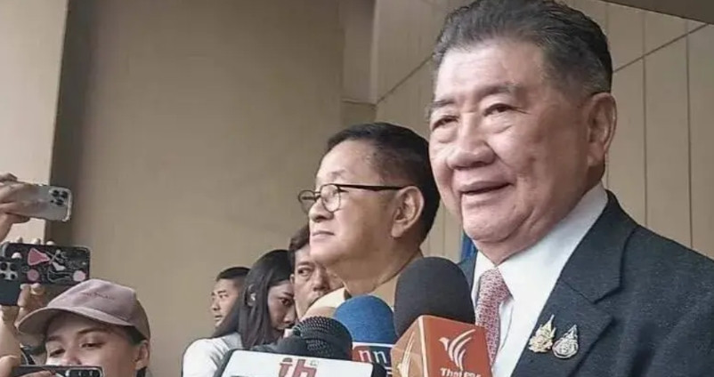 泰国代理总理普坦14号直接怼了柬埔寨的洪森，说他反复无常。起因是洪森提到，他信在