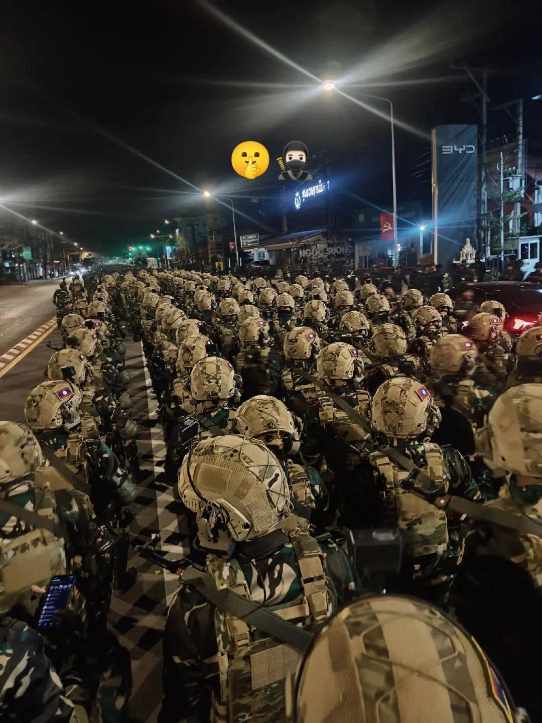 老挝人民军步兵测试一套现代化装备，包括棕褐色MOLLE战术背心、配备摄像头支架的