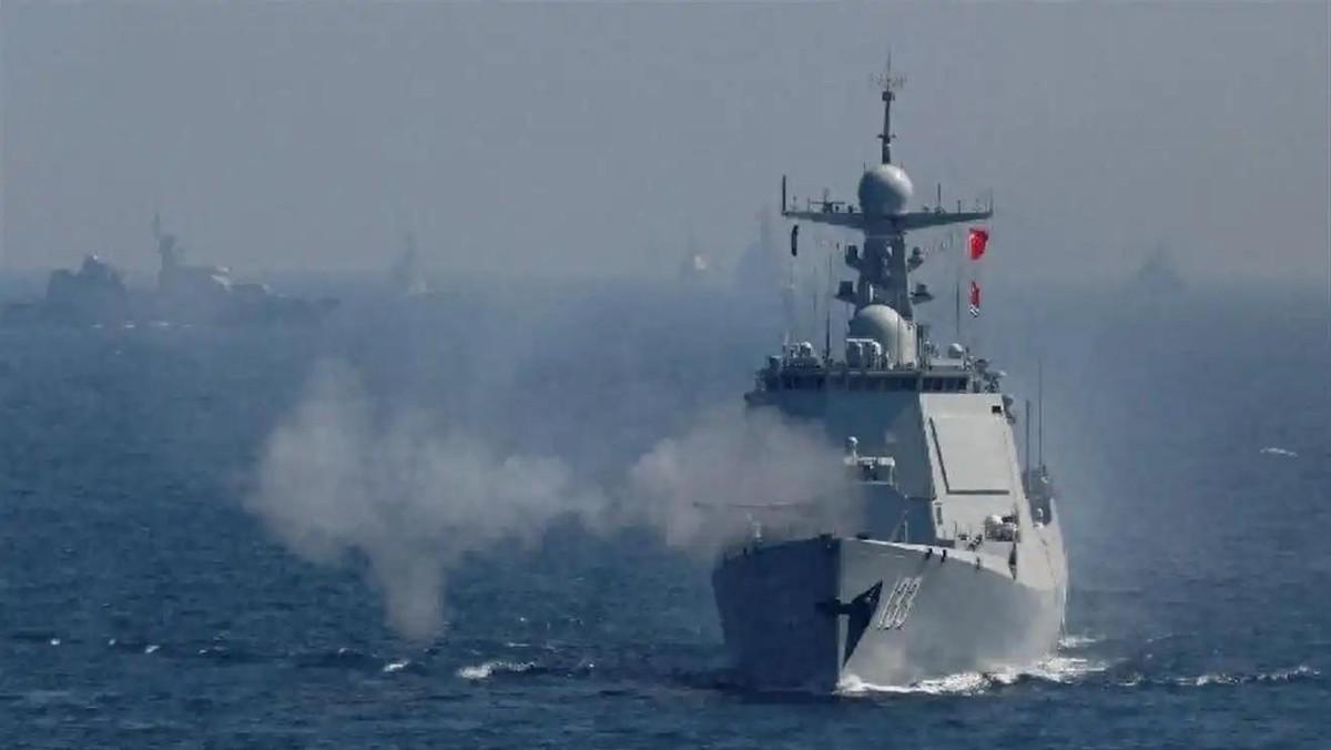 拿着二十多年前服役的老舰，到别人家门口晃悠了一圈，自以为挣了面子。谁能想到，