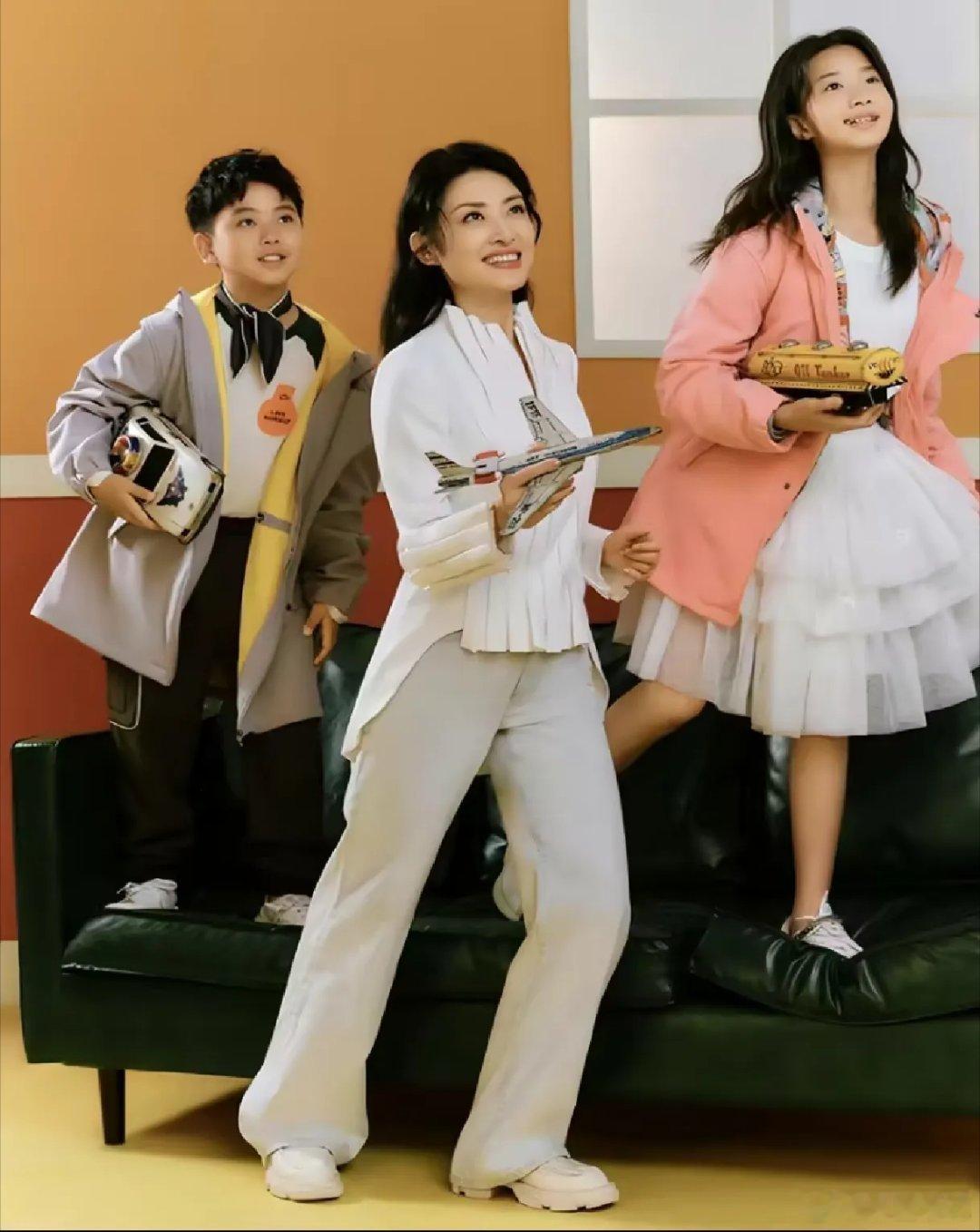 主持人周涛的一女一儿女儿，香香，2005年出生，现在20岁，正在上大学。遗传了母