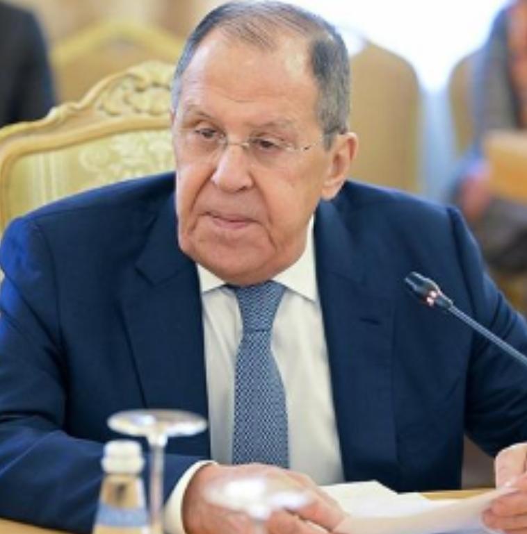 俄罗斯这次可算是逮着美国那条好腿猛踹了，美国你不是要支持乌克兰吗，那么我就要支持