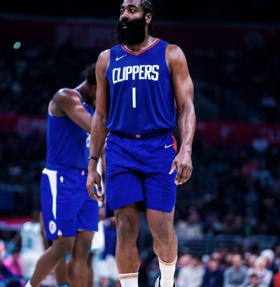 哈登在NBA2K26官方最新公布的能力值榜单中位列第28位，与帕斯卡尔·西亚卡姆