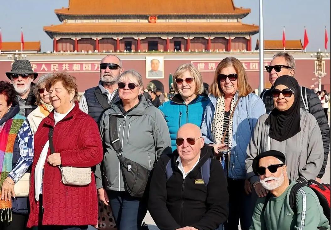 上海可能自己都没想到！2025年第一季度涌入上海的九万多名美国游客，竟意外地成了