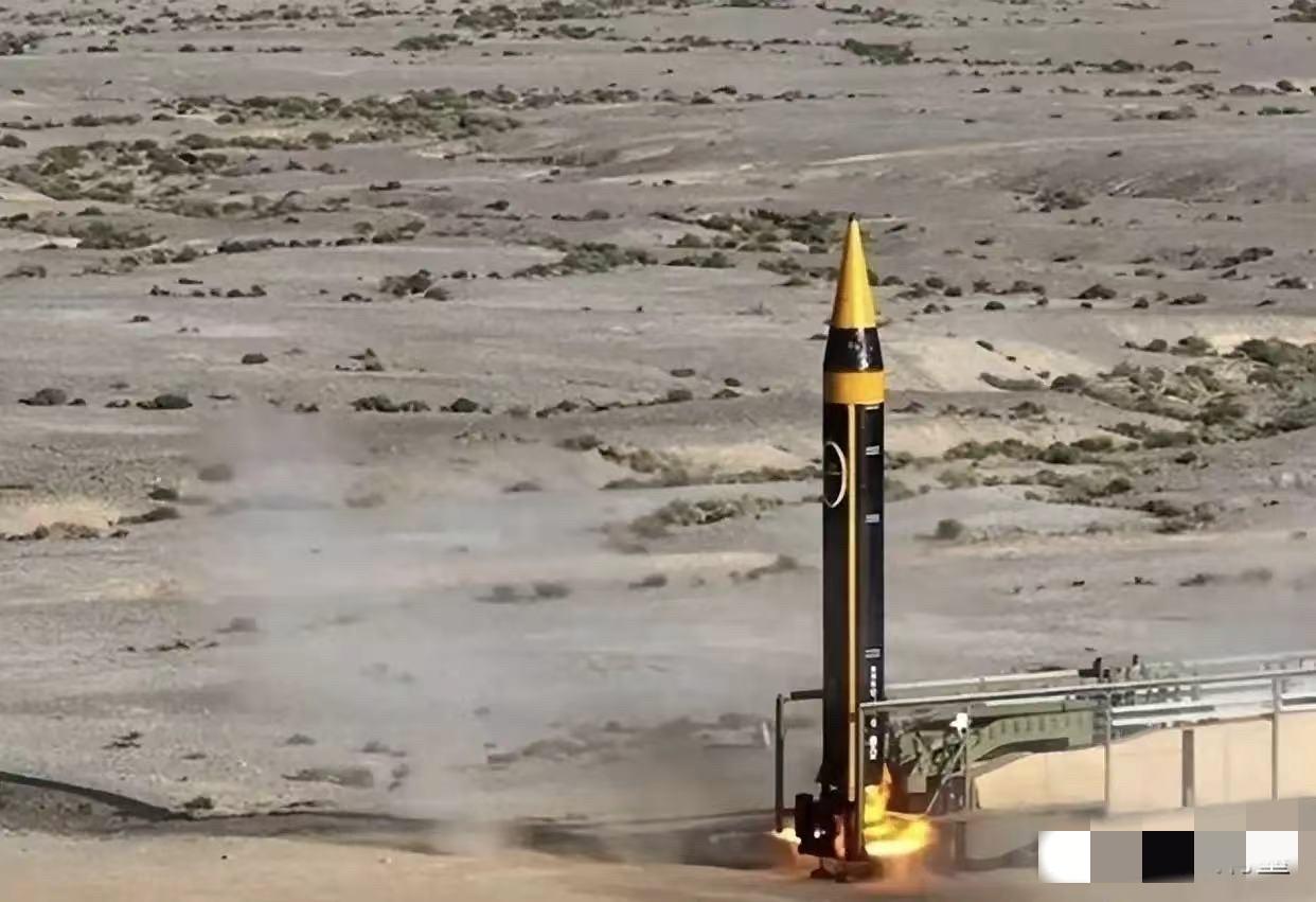 伊朗彻底不装了，直接掀翻桌子，这波操作比动作片还刺激！导弹全面升级，弹头低于