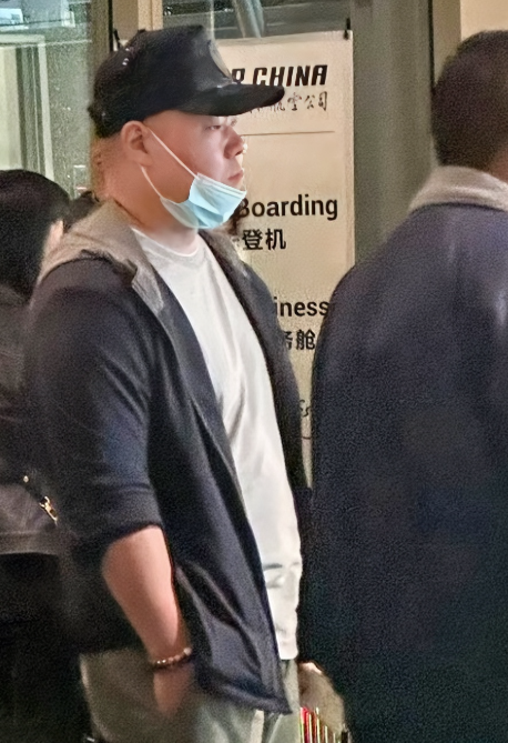 私下见过岳云鹏他根本不是大家看到那样大多时候都是冷漠脸，其实看他经历也知道，