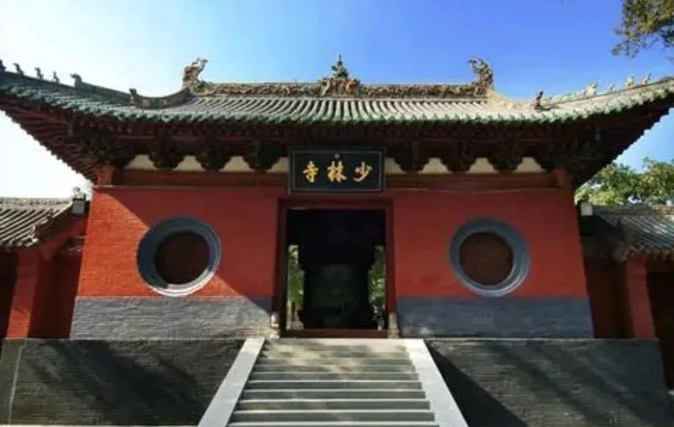 释永信被抓，这是杀鸡儆猴，全国寺庙和道观返璞归真，拒绝商业化，才是殊途同归。释