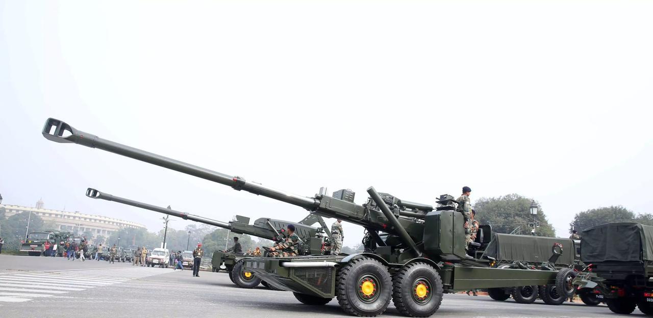 印军使用FH77型155毫米牵引式榴弹炮对巴控区实施炮击，这个炮兵阵地火炮排布非