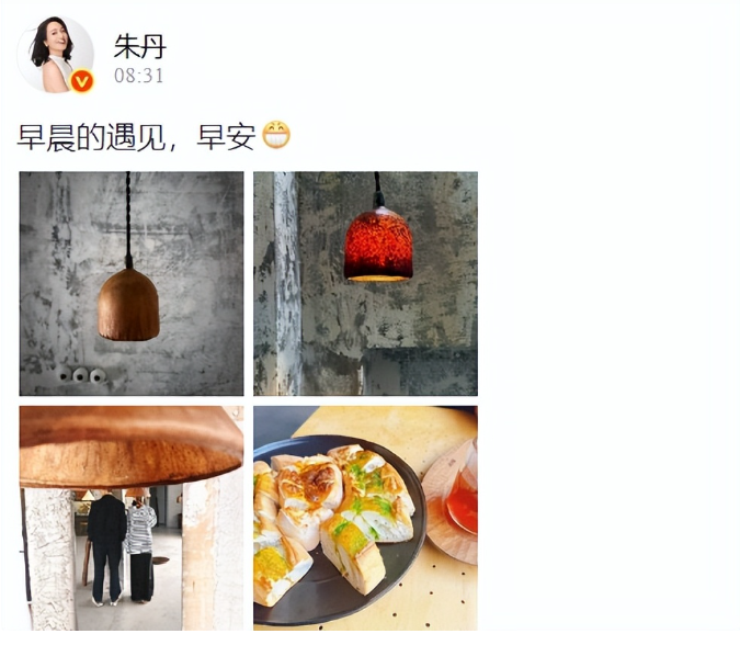 朱丹大早上秀恩爱！和周一围穿情侣装自拍超幸福，一起吃早餐好甜