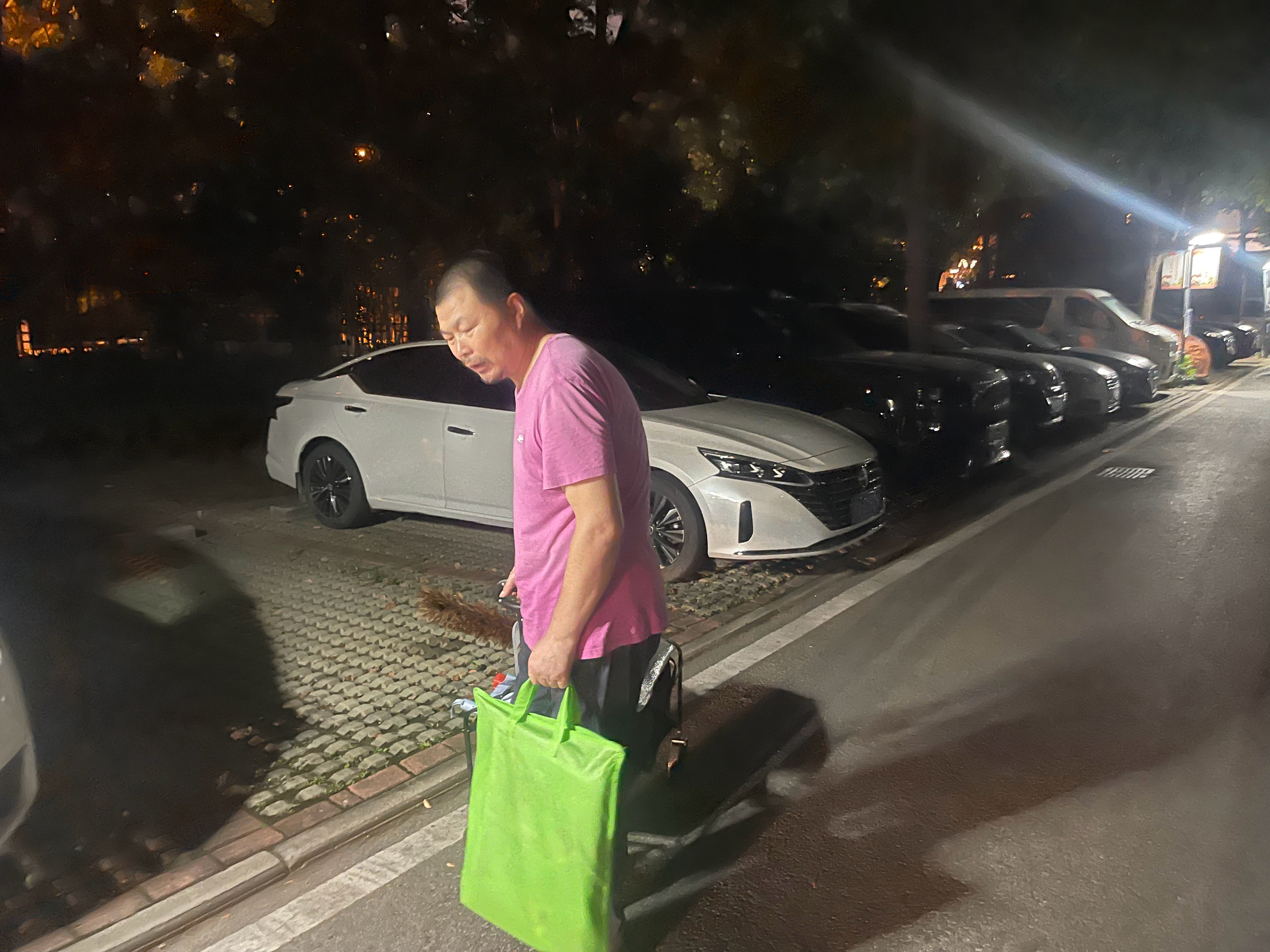 深夜拿下最顶配本田飞度11万多指导价感谢老朋友的介绍和支持！2014年1.5L